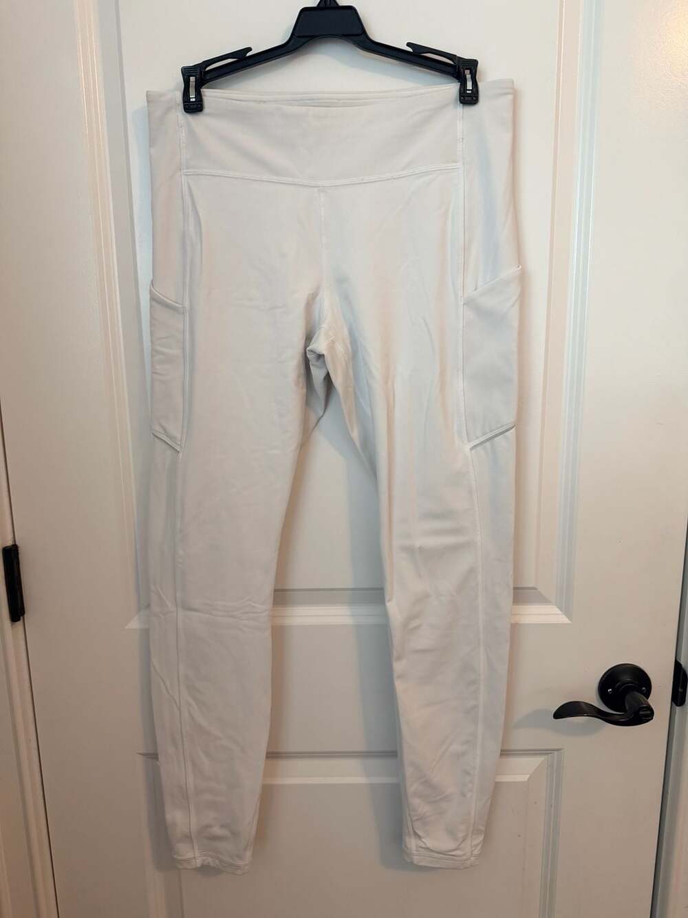 Lululemon Speed Up High-Rise Tight in White with Pockets Size 10